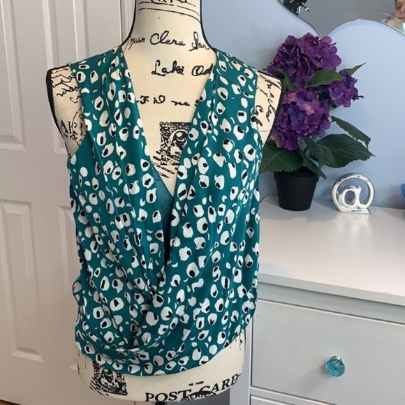 DVF New Issie Two Silk Sleeveless Top NWT - Picture 3 of 11